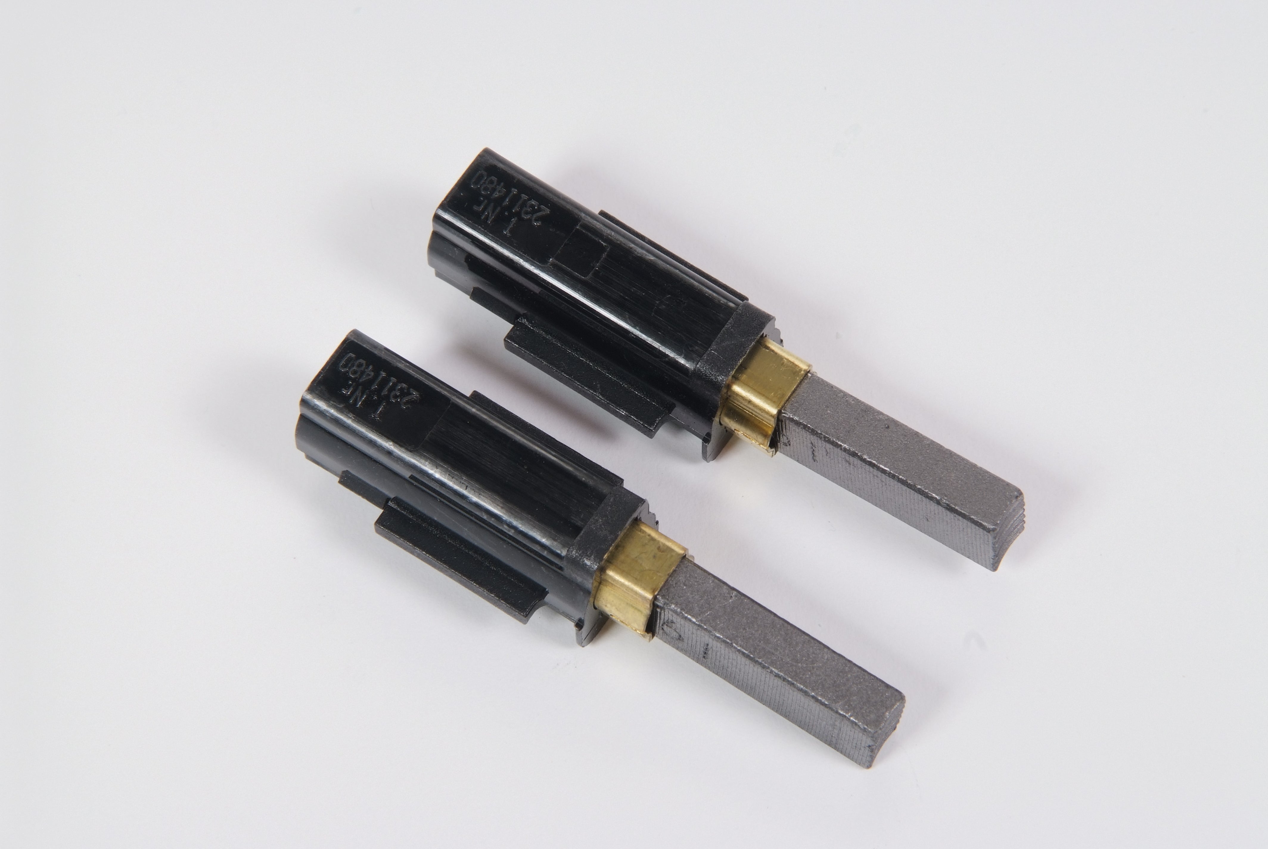 Set Of 2 Brushes For 883 Motor 110 Volt
